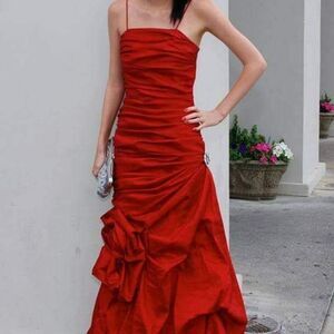 Red Formal/ Prom /Homecoming/Pageant Dress Classic Size 0/3